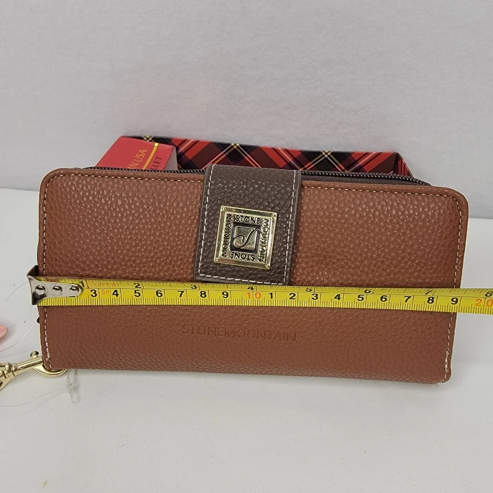 Stone Mountain‎ Accessories Brown Leather Wallet. P173